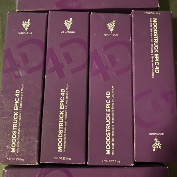 4d mascara - Picture 1 of 2